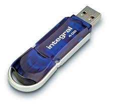 (riscrivibili) - tramite masterizzatori USB flash drive USB flash drive sono dispositivi di memorizzazione contenente una memoria flash con una