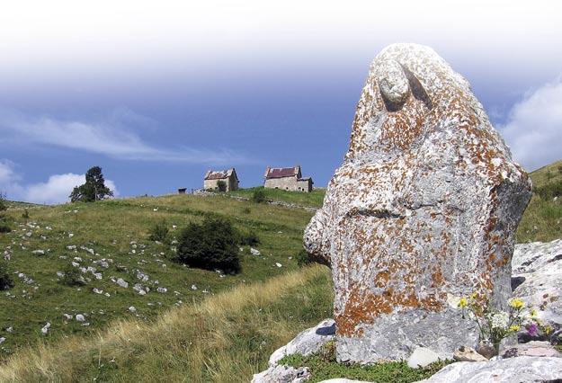 S. BORTOLO Frazione del Comune di Selva di Progno, a m. 918 slm, è collocata in una posizione strategica per le comunicazioni fra l alta Val d Alpone e l alta Val d Illasi.