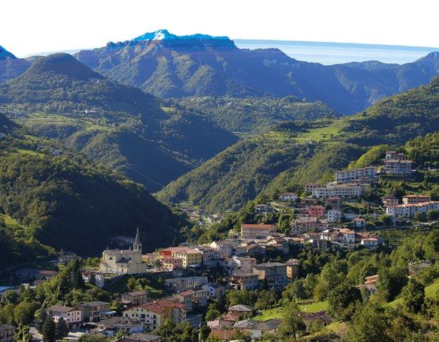 CRESPADORO DURLO Capoluogo del comune di Crespadoro, a m. 360 slm, in provincia di Vicenza, comprende le frazioni di Durlo, Marana e Campodalbero.