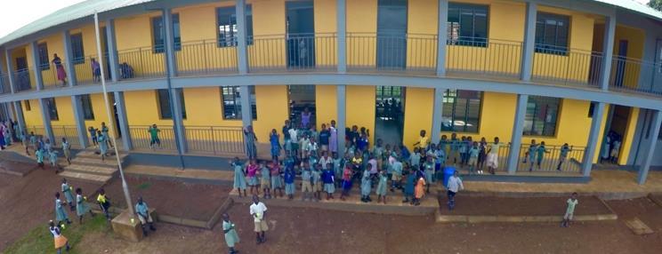 La Primary Luigi Giussani di Kampala Da tre anni la scuola Primary Luigi Giussani di Kampala funziona a pieno regime, offrendo a 430 studenti la possibilità di un reale cammino educativo,