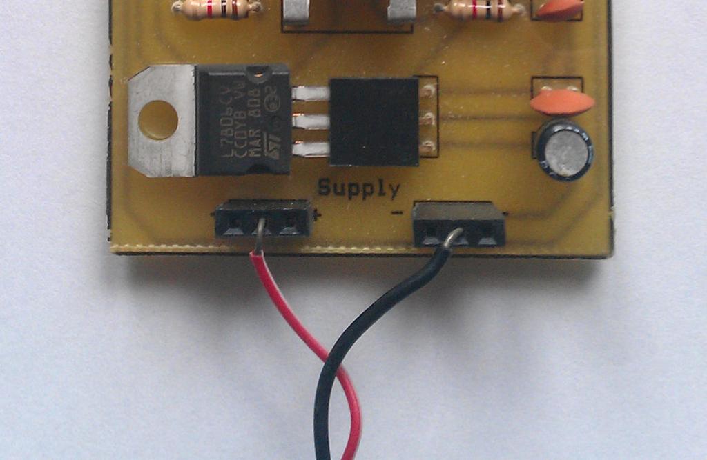 Ecco come funziona ciascuno di essi: Premuto Output No Si Tabella 3 Pulsanti e Joystick Telecomando 4.