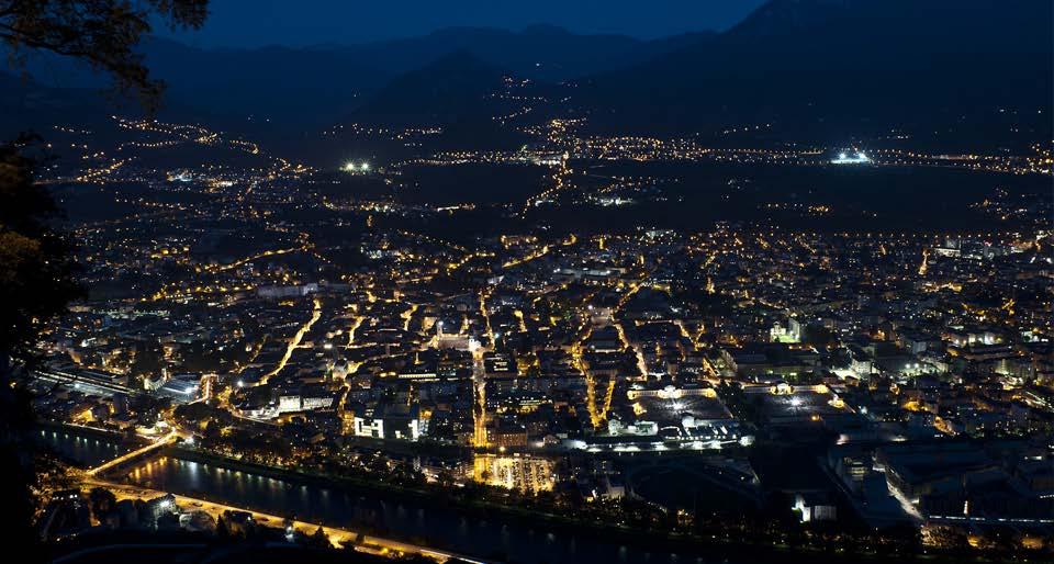 La città di Trento Trento vi stupirà: una città piccola, versatile, in continuo cambiamento pur mantenendo un forte legame con le proprie tradizioni.