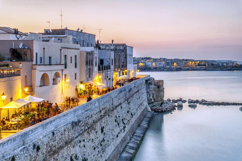 Attività supplementari e gite Visite della città di Lecce con particolare riguardo al barocco leccese Basilica di Santa Croce nel centro storico di Lecce.