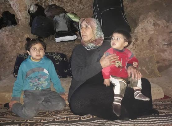 I bambini ad Afrin percepiscono paura, instabilità, perdita e rabbia, vivono in grotte e scantinati inadatti alla vita.
