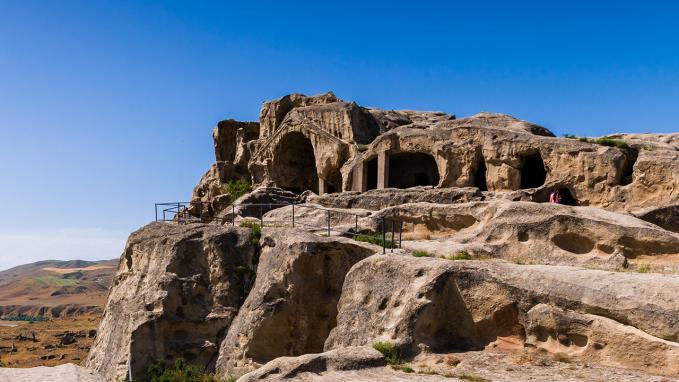 straordinari esempi di filigrana d'oro e altri artefatti scoperti nei siti archeologici. Cena in ristorante con musica folcloristica.