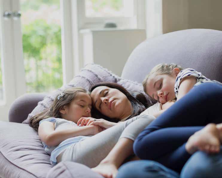 Sta piovendo. Cristina e le sue figlie ne approfittano per dormire abbracciate. Tranquille la mia casa Sicurezza E rassicurante sapere che tutto è sotto controllo.