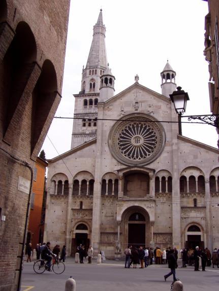 In giro con Koki Testo di Koki con foto di Modena L associazione Gulliver si è recata in gita a Modena. Perché proprio a Modena? Ci sono monumenti di rilevante importanza storica.