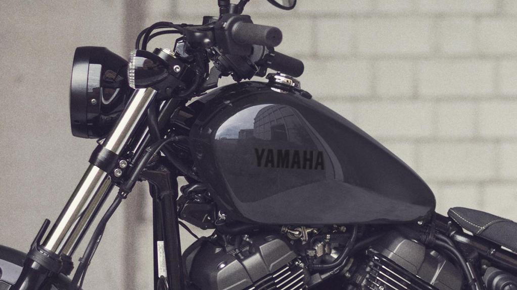 Look minimalista e ridotto all'osso Le linee filanti e pulite che fanno parte dell eredità Yamaha e l uso di componenti in metallo a vista accentuano la purezza e la semplicità della