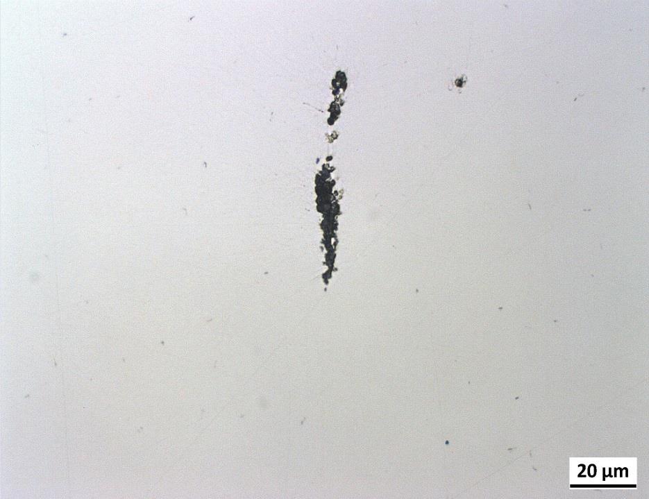 05 micron (a) e micrografia di un acciaio con basso