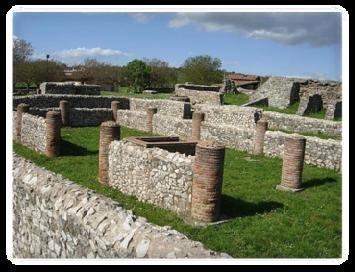 LA DOMUS Negli anni 50-60 nel sito archeologico di Aeclanum sono stati riportati alla luce alcuni edifici monumentali.