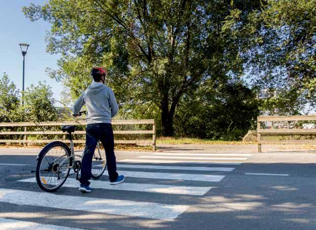 L attraversamento pedonale è uno spazio riservato al pedone e dunque, con