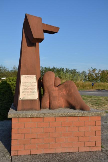 Monumento in memoria dei martiri di Via Felisio Monumento commemorativo Localizzazione: Piazzale antistante la chiesa di S.