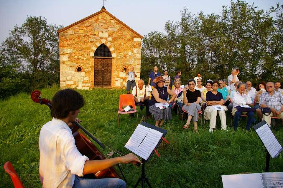 Camminare nei Paesaggi sonori Chiesa romanica di