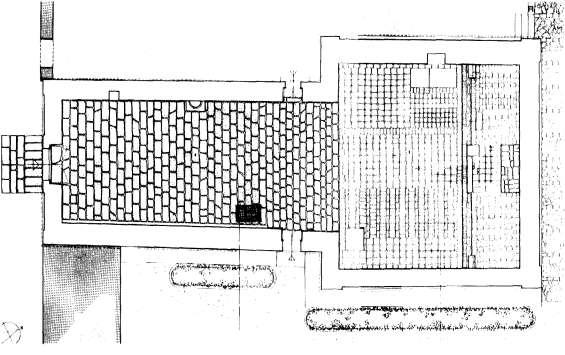 Lo schema planimetrico e la costruzione dell apparato murario denunciano tre distinte fasi architettoniche