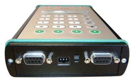 2. Descrizione tecnica 1 2 3 4 5 1. RS 232 PC: Connettore Sub-D9f per comunicazione seriale bidirezionale con il PC. È possibile scaricare online o offline una o più gare. 2. Power: Connettore per alimentatore di corrente HL540-1 (110-220 Vac / 12 Vdc) per ricaricare l accumulatore integrato.