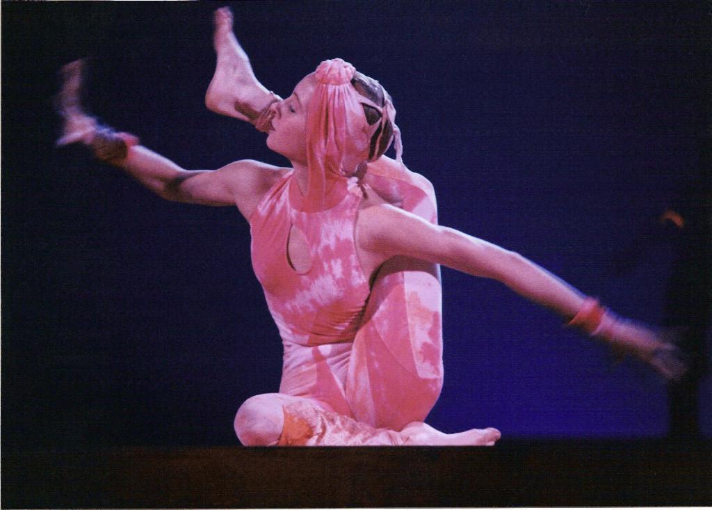 AR: breve storia 1994 Julie Martin, Dancing In Cyberspace 1 spettacolo teatrale AR