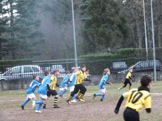 I Nostri vanno in gol nei primi minuti: gran tiro dalla lunghissima distanza di Alessandro.