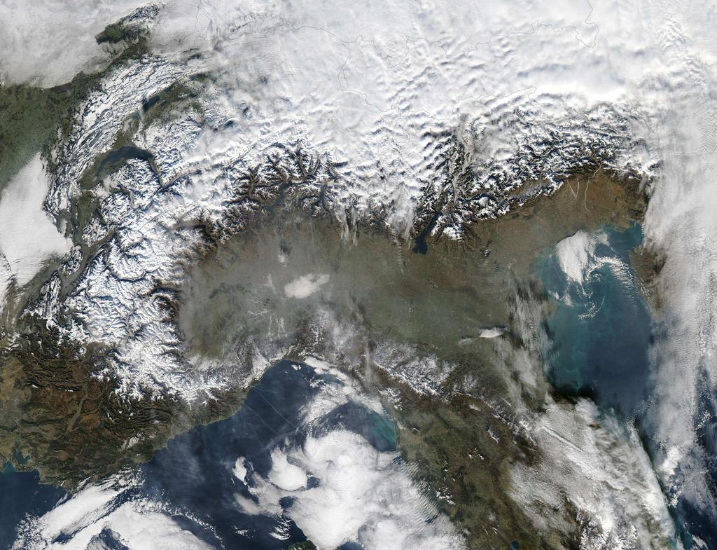 hot spots e megacities In northern Italy, smog collected at the base of the Alps in late December 2005, from MODIS northern Italy proved to be one of Europe s more