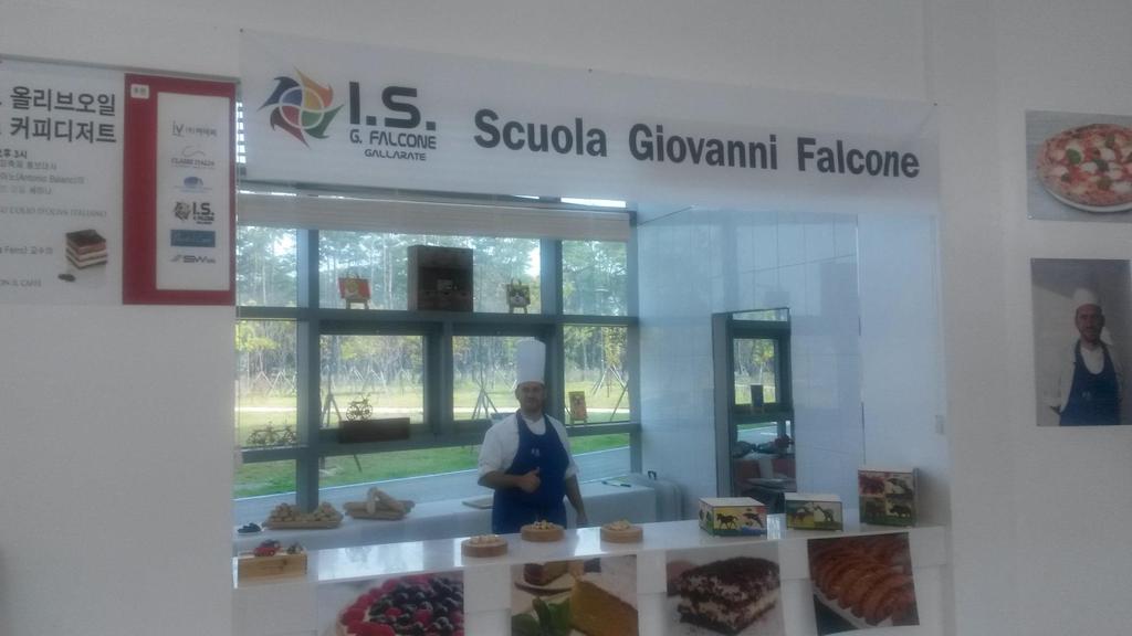 Nell area operativa, grande performance di arte culinaria eseguita dalla Istituto Superiore Alberghiero Giovanni