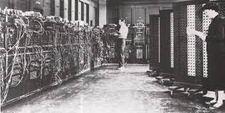 ENIAC : 16 febbraio 1946 2 ottobre 1955, Phyladelphia il primo computer elettronico general purpose della storia superficie occupata 180 m 2, peso 30 tonnellate Calcoli