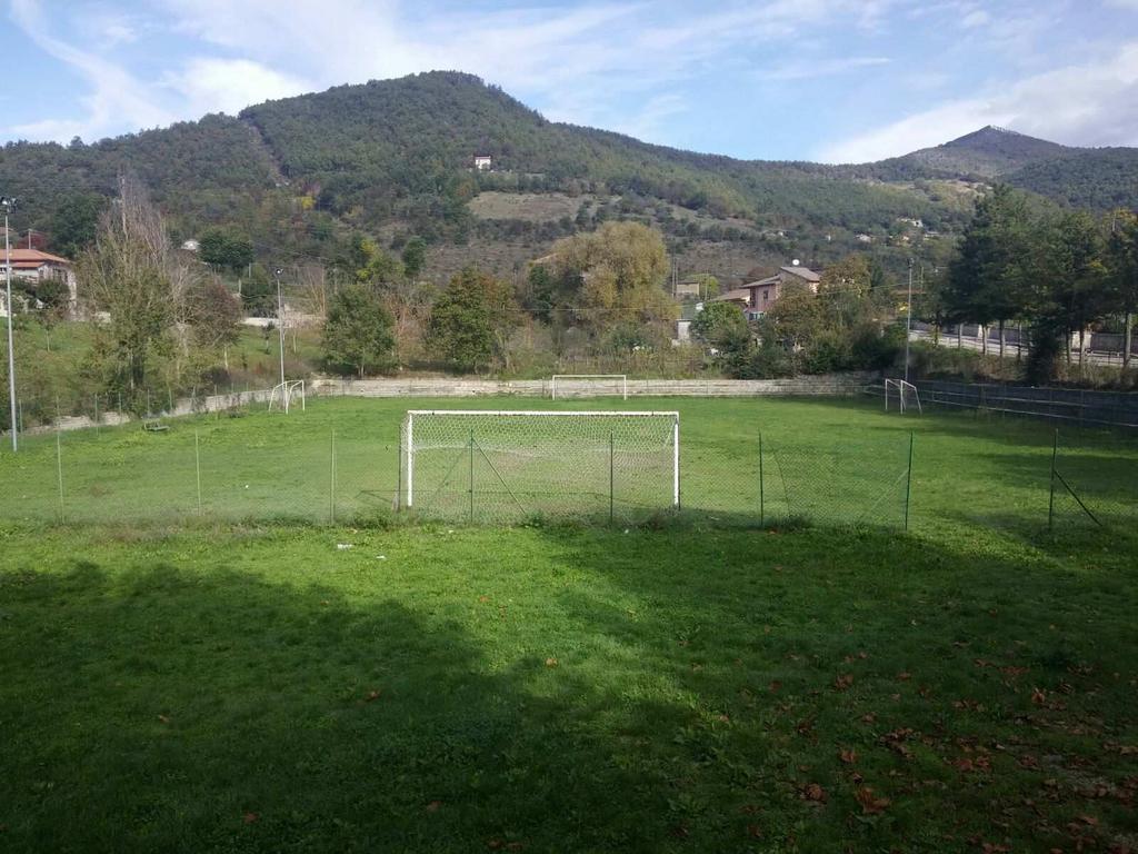 Denominazione CAMPO SPORTIVO COMUNALE Proprietà Referente Indirizzo Pubblica Comune di Castel di Tora Strada Comunale_SP34 Coord. Geografiche 332359.