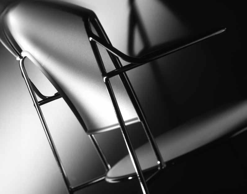 FORMA 440 Design: Dozsa-Farkas Design Team (DFDT) of Munich, Germany Le forme avvolgenti ed un elegante design sono le caratteristiche di questa sedia, estremamente confortevole, protagonista degli