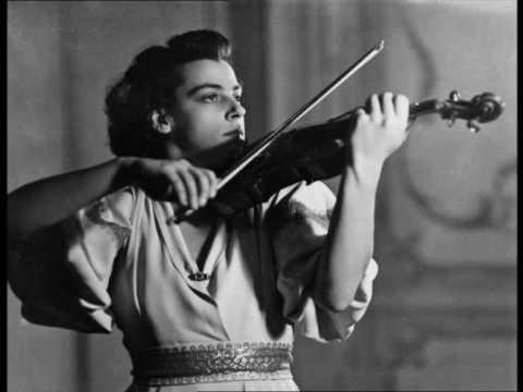 Come compositore è conosciuto e amato soprattutto dai violinisti infatti, Sarasate compose, traendo ispirazione soprattutto dalla musica popolare spagnola o da celebri arie d opera, una serie di