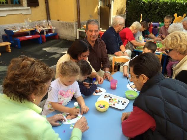 PROGETTO NONNI A SCUOLA Finalità: far recuperare ai bambini la valenza educativa della figura dei nonni.