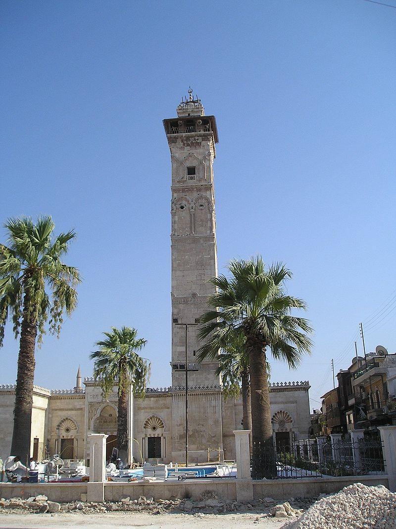 La grande moschea dell epoca omayyade (775) rimane solo la pianta; fu edificata nel giardino o cimitero della cattedrale bizantina di Sant Elena.
