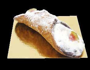 CANNOLO CILENTANO Cialda croccante ripiena di crema di ricotta di bufala, con fichi e gocce