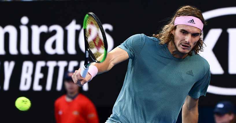 Sono stati quattro set tiratissimi alla fine dei quali Tsitsipas l ha spuntata giocando alla Federer: servizio, servizio e diritto, gran rovescio a una mano, frequenti discese a rete.