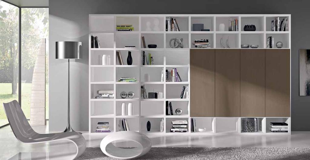 Libreria ed ante in melaminico bianco e finitura rovere