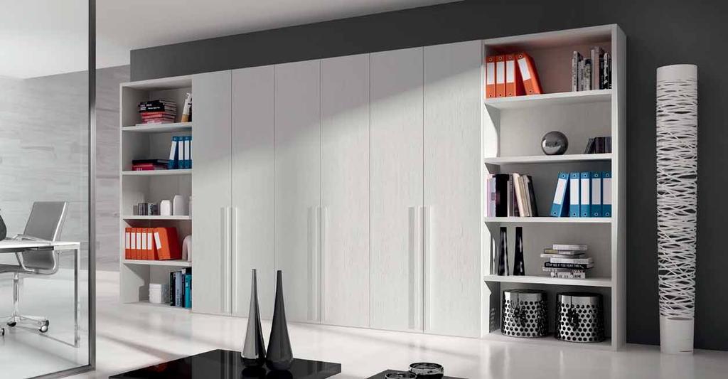 Composizione con libreria ed ante in melaminico larice spazzolato. Maniglia LONG LINE finitura larice. L: 477 H: 226 P: 42 04.