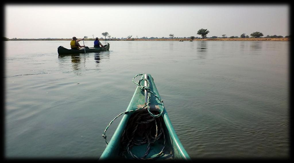 Zimbabwe River's Stream durata: 10 gg Un itinerario assolutamente eccezionale, con 3 giorni di canoa sullo Zambesi e pernottamento in campo tendato mobile sulle isole sabbiose del fiume, per giungere