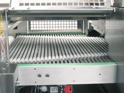 Particular of the longitudinal interchangeable knives which allow to cut the dough at 1-2 - 3-4 - 5-6 - 7 rows.