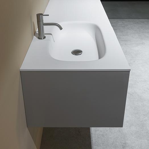 NUVOA Materiale: Flumood Descrizione: Top con lavabo integrato in Flumood spessore 12 mm, completo di piletta con scarico libero e raccordo per sifone. N.B. solo per porta lavabi H 3,5 e H 50 cm.