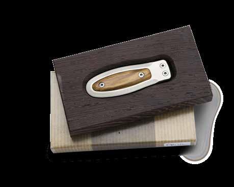 Elegant money clip built with Scrambleddamascus body and a stainless steel clip.