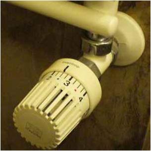 Incominciamo dall inizio Che cos è una valvola termostatica? E un regolatore di temperatura ambiente che agisce sulla portata dell acqua nel radiatore Una volta trovata la posizione (tipicamente 2.