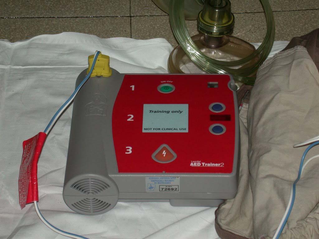 D A E Defibrillatore
