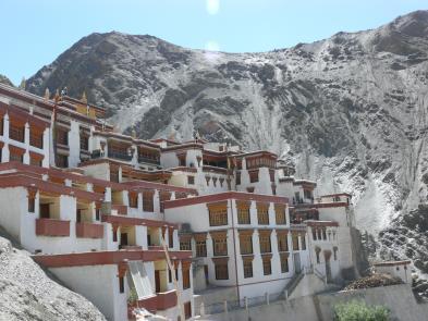 La valle si trova sulla rotta commerciale da Leh a Khangar via Samsar e Karakorum passati.
