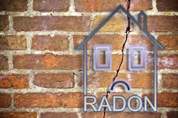 30/7/2018 Gas radon: cos è e dove si trova il killer silenzioso che provoca tumore ai polmoni - greenme Germana Carillo INFORMARSI (/INFORMARSI) AMBIENTE (/INFORMARSI/AMBIENTE) 27-07-2018 Gas radon: