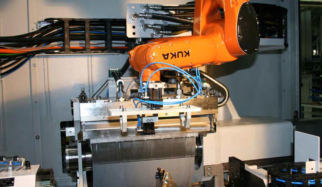 Soluzioni altamente produttive per la lavorazione 11 I vostri vantaggi Tempi di ciclo molto brevi Robot caricatore integrato di KUKA Interfaccia al comando macchina integrata Per applicazioni