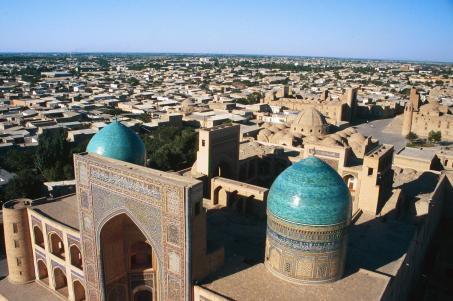 All'arrivo a Bukhara trasferimento in hotel e sistemazione nelle camere riservate e pranzo in hotel.