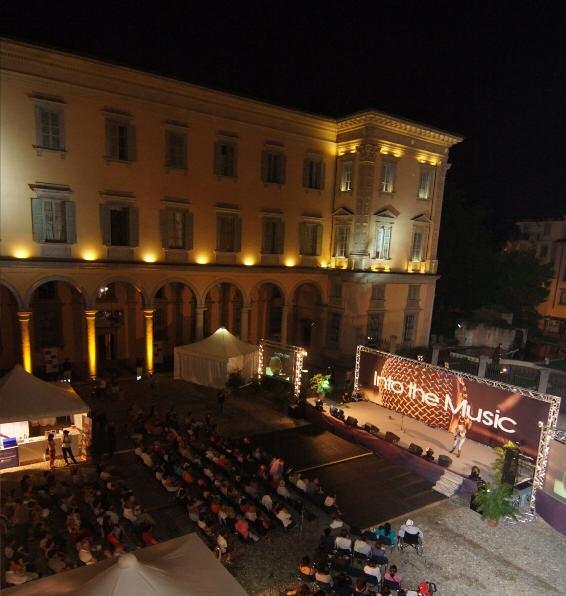 L idea/the idea I n t o t h e M u s i c è un ambizioso progetto organizzato dall Associazione Un Mondo di Musica e Teamitalia, in collaborazione con la Provincia di Bergamo.