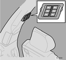 Infotainment 1 Prese per cuffie (optional) Per i passeggeri sono disponibili dei jack per cuffie nei montanti delle portiere dietro la seconda fila di sedili.
