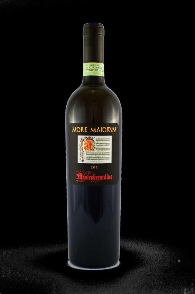 MORE MAIORUM Prodotto con uve selezionate da un unico vigneto, More Maiorum è la massima espressione del vitigno Fiano.