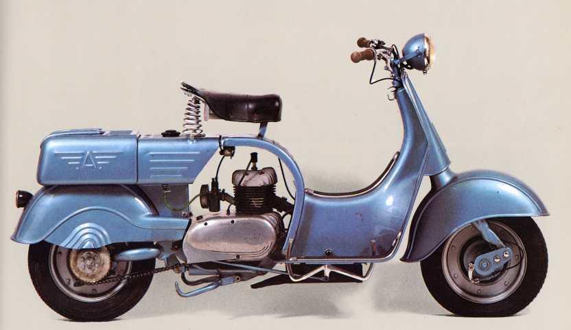 SCOOTER 125 CGT M.V. MECCANICA VERGHERA Anni produzione: 1950 1953 Esemplari prodotti: circa 5300 Prezzo di vendita: 185.000 Lire La serie CGT costituisce l evoluzione del tipo A.