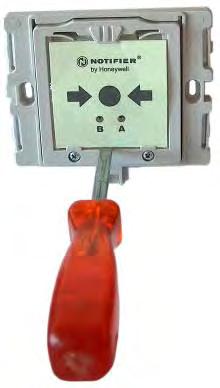 P700 PULSANTE ANALOGICO CON DOPPIO ISOLATORE P700 DESCRIZIONE Il pulsante analogico a rottura vetro P700 è stato progettato per essere utilizzato come stazione di allarme manuale in un sistema di