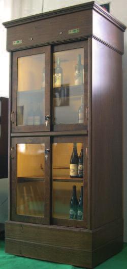 wine chiller cabinet Vetrina refrigerata Double Wine ALLESTIMENTO STANDARD: - Cavo di alimentazione con porta fusibile; - 2 ripiani in legno per supporto bottiglie; - 2 serrature per porte