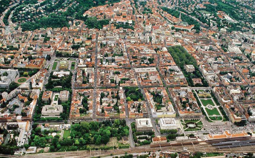 Zagreb, Lenucijeva potkova iz zraka. nik) inženjer Milan Lenuci (Karlovac, 1849. Zagreb, 1924.), koji je na prijelazu 19. u 20. stoljeće postavio temelje urbanizma u gradu Zagrebu.
